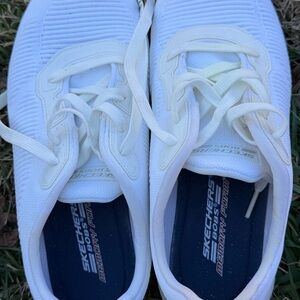 Classic Skechers BOBS lace-up sneakers 🤍